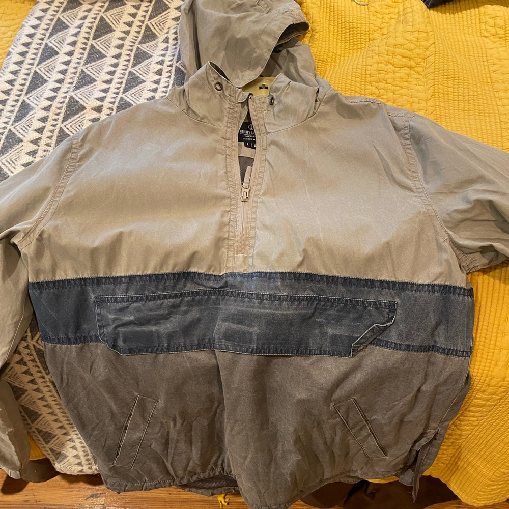 Men’s Windbreaker with kangaroo pouch